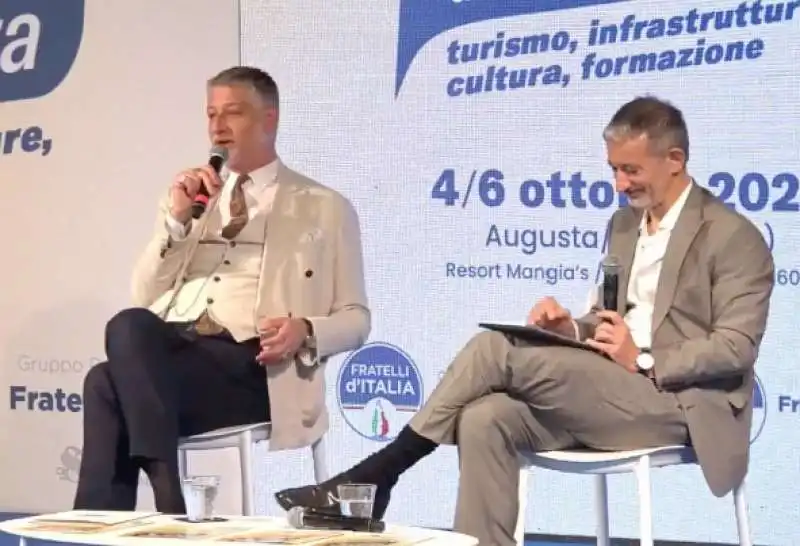 alessandro giuli con pietro senaldi a brucoli  1