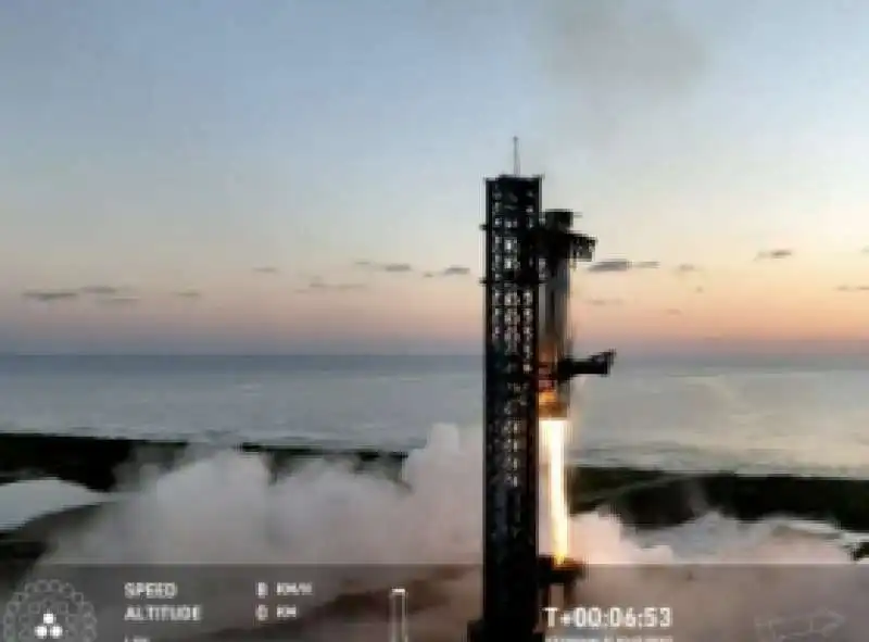 atterraggio del booster super heavy di spacex  4