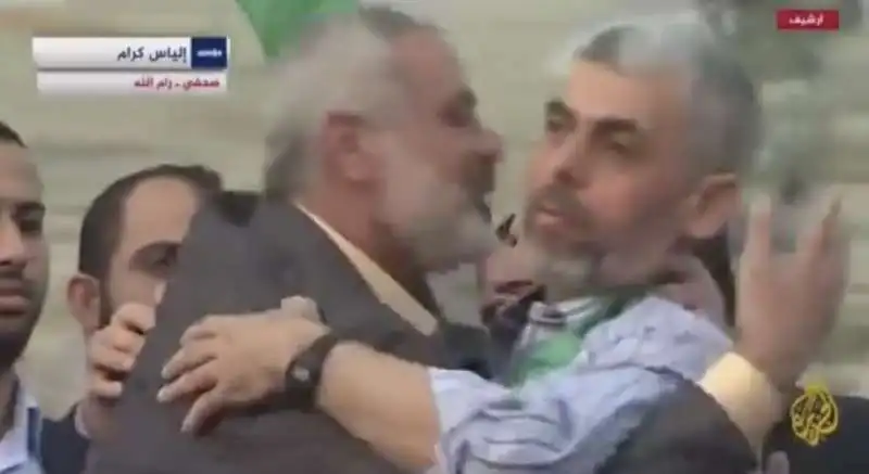 baci e abbracci tra ismail haniyeh e yahya sinwar   3