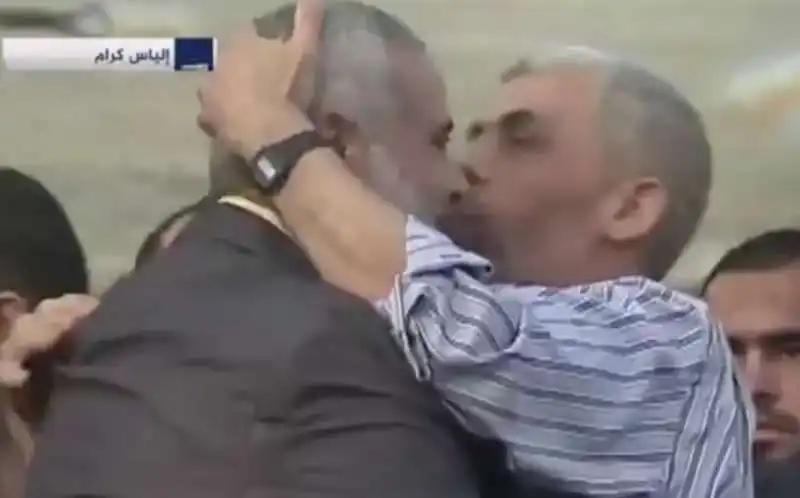 baci e abbracci tra ismail haniyeh e yahya sinwar   5