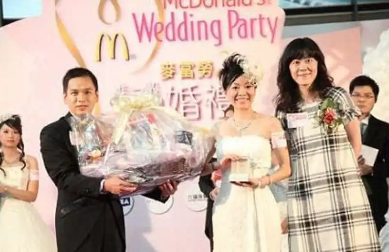   cina matrimonio al mcdonald's. 