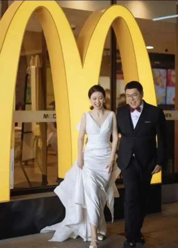 cina matrimonio al mcdonald's