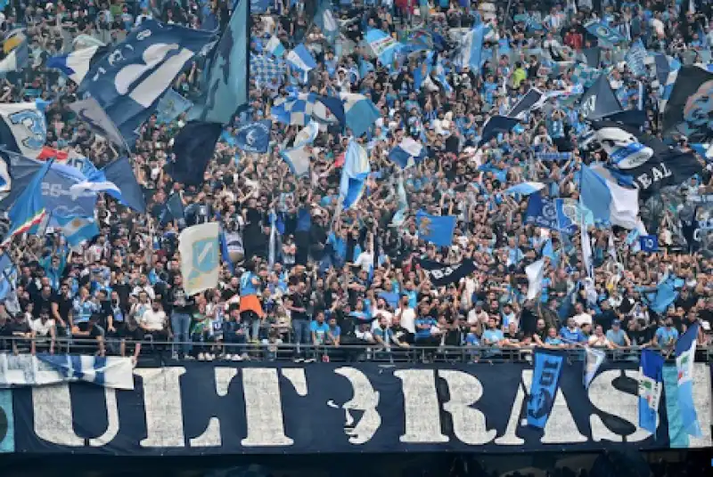 curva napoli