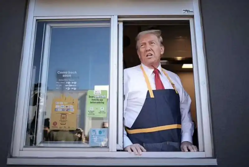 donald trump cameriere al drive through del mcdonald in pennsylvania   13