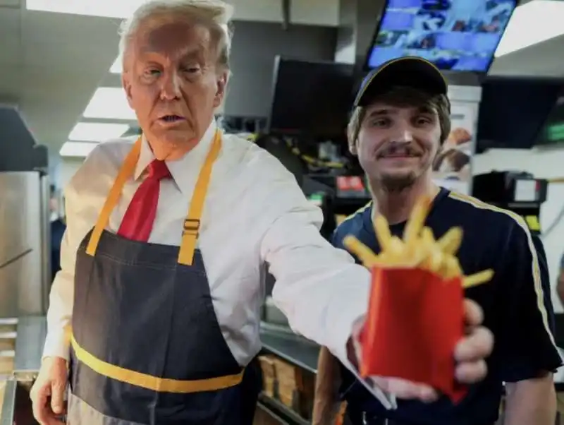 donald trump cameriere al drive through del mcdonald in pennsylvania   4