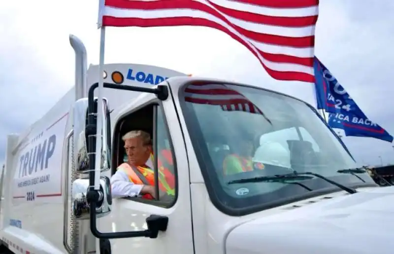 donald trump sul camion dell immondizia 6