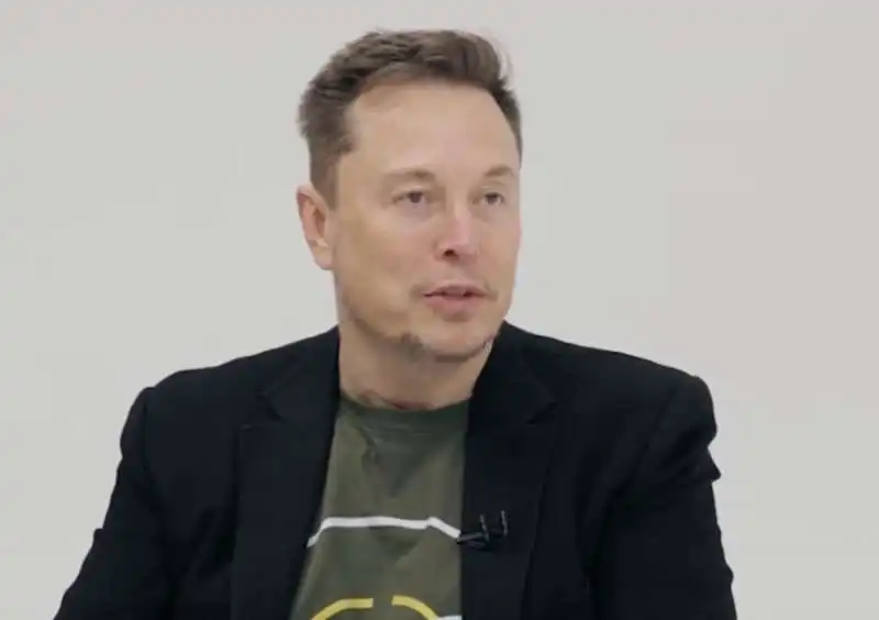   elon musk intervistato da tucker carlson  