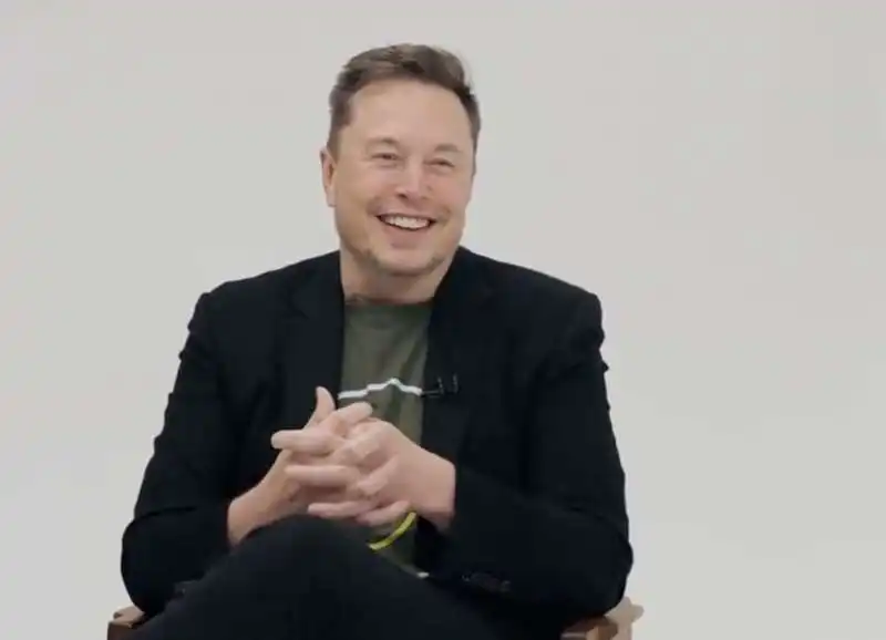 elon musk intervistato da tucker carlson 