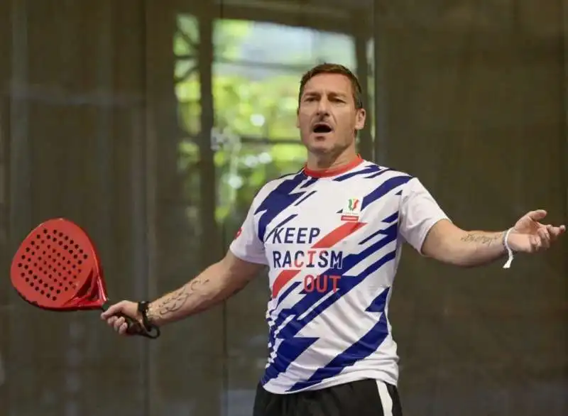 FRANCESCO TOTTI GIOCA A PADEL