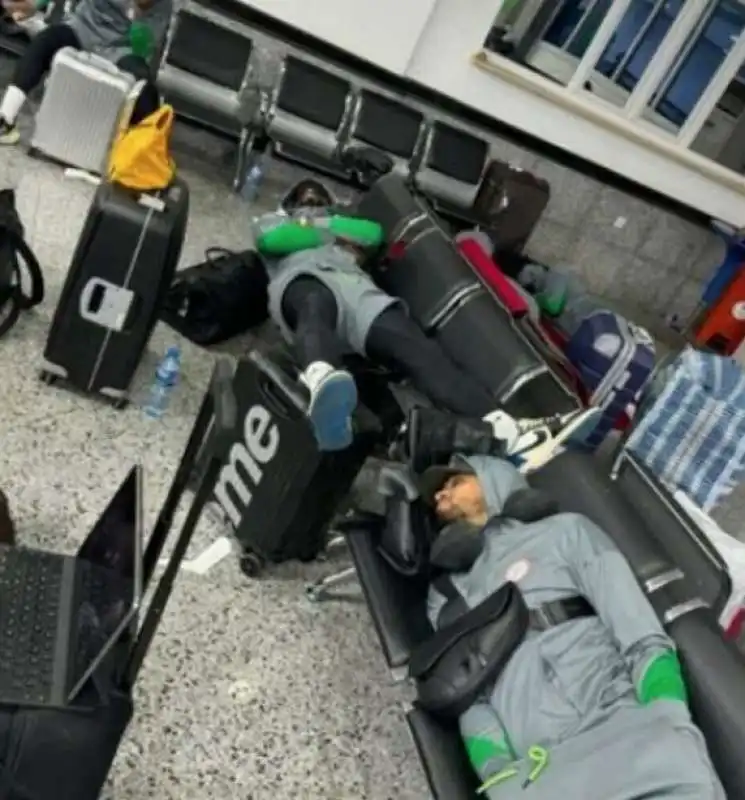 GIOCATORI DELLA NIGERIA BLOCCATI IN AEROPORTO IN LIBIA  