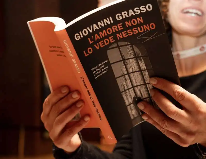 il libro di giovanni grasso   lamore non lo vede nessuno  