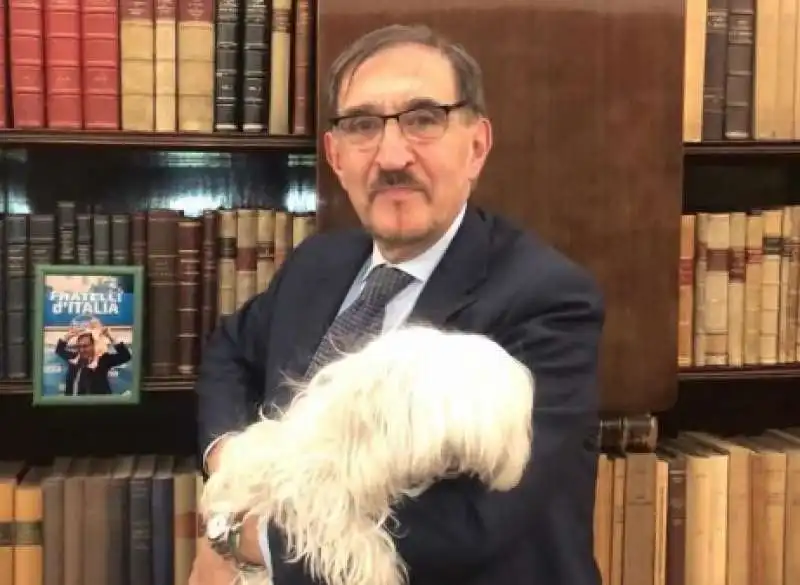 IGNAZIO LA RUSSA CON UN CANE 