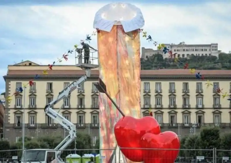 installazione pulcinella a napoli by gaetano pesce 3