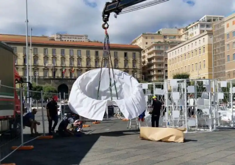 installazione pulcinella a napoli by gaetano pesce 8