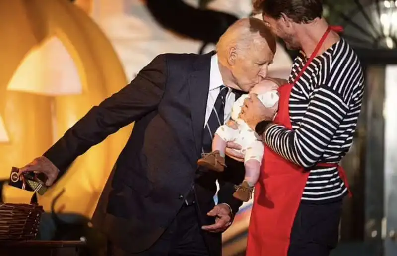 joe biden bacia  un bambino   halloween 2024