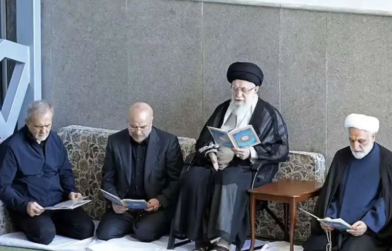 khamenei, pezeshkian e i vertici dell iran pregano per nasrallah  