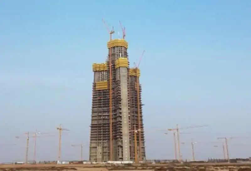 lavori di costruzione della Jeddah Tower 
