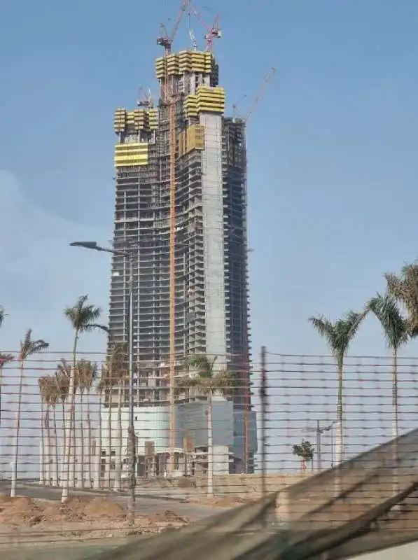 lavori di costruzione della Jeddah Tower 
