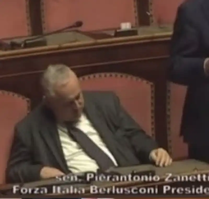 lotito dorme in senato