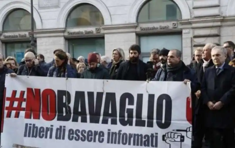 manifestazione contro la legge bavaglio 