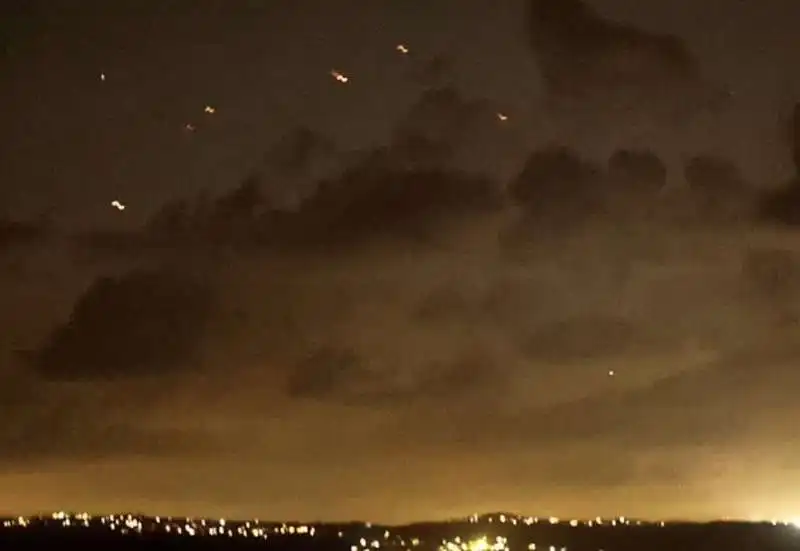 missili iraniani sui cieli di israele   2