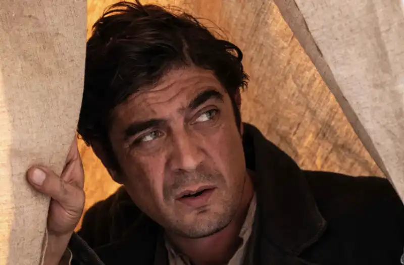 riccardo scamarcio nel film modi. tre giorni sulle ali della follia  1