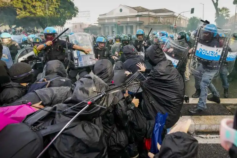 scontri a roma durante manifestazione pro palestina   11