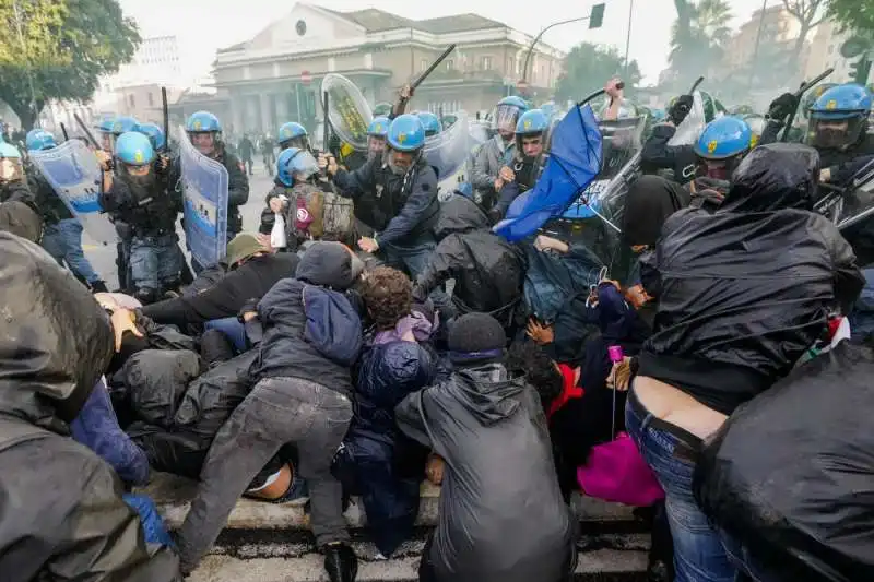 scontri a roma durante manifestazione pro palestina   6