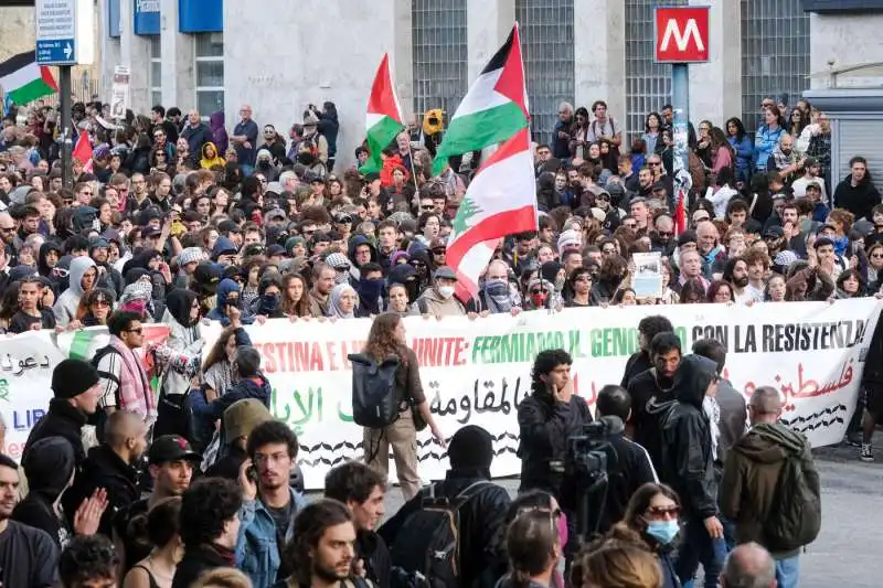 scontri alla manifestazione pro palestina di roma   foto lapresse   12