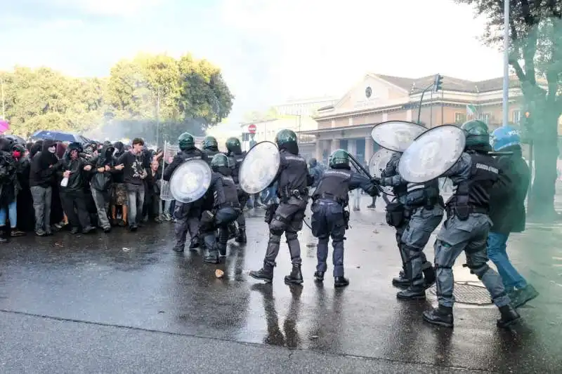 scontri alla manifestazione pro palestina di roma   foto lapresse   16