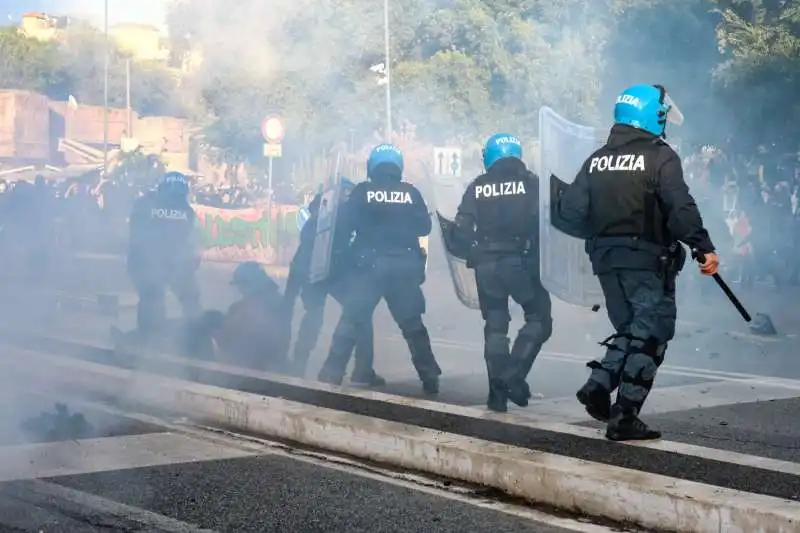 scontri alla manifestazione pro palestina di roma   foto lapresse   18