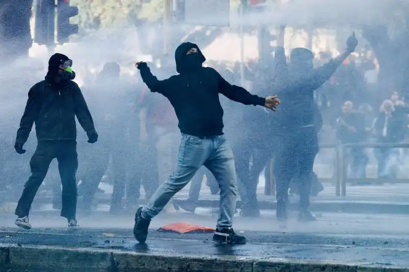 scontri alla manifestazione pro palestina di roma   foto lapresse   22