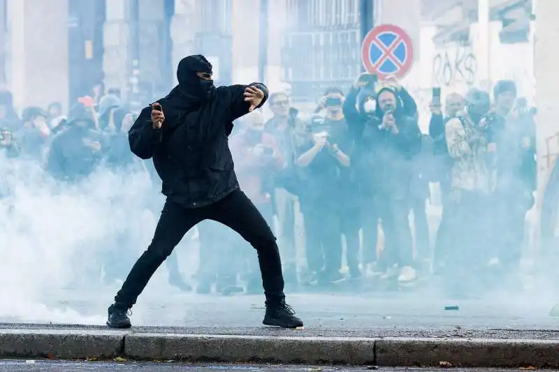 scontri alla manifestazione pro palestina di roma   foto lapresse   24