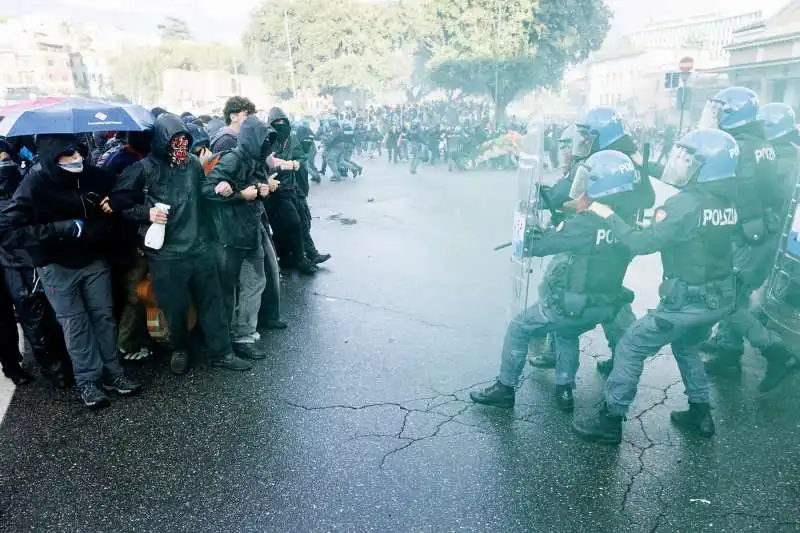 scontri alla manifestazione pro palestina di roma   foto lapresse   28