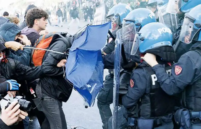 scontri alla manifestazione pro palestina di roma   foto lapresse   29