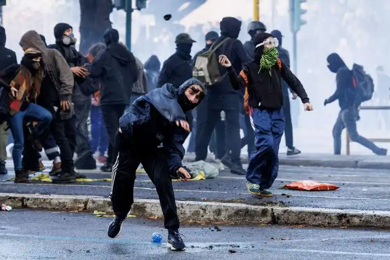 scontri alla manifestazione pro palestina di roma   foto lapresse   35