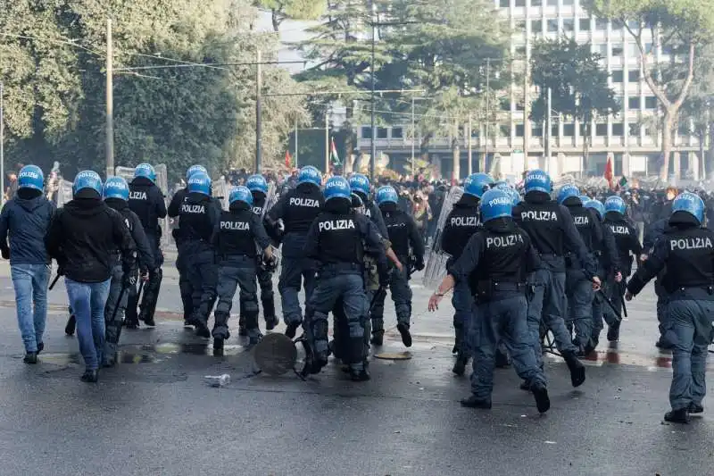 scontri alla manifestazione pro palestina di roma   foto lapresse   36