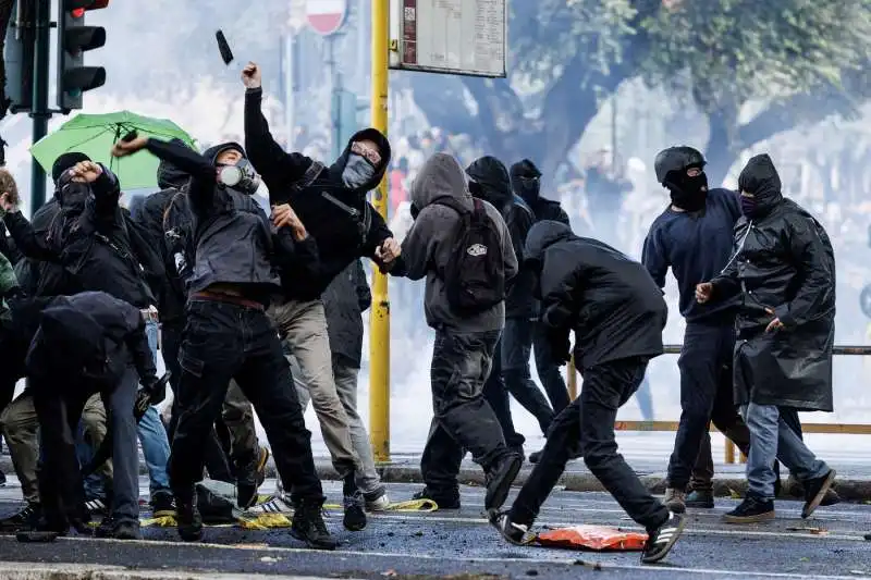 scontri alla manifestazione pro palestina di roma   foto lapresse   38