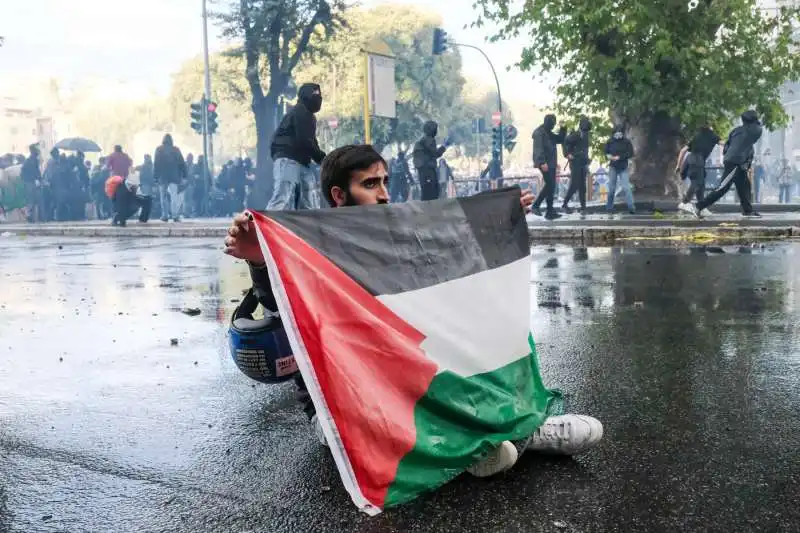 scontri alla manifestazione pro palestina di roma   foto lapresse   4