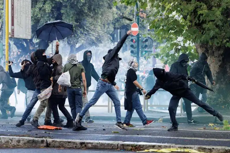 scontri alla manifestazione pro palestina di roma   foto lapresse   41