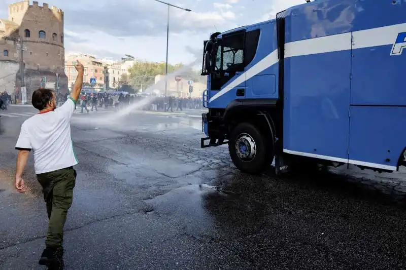 scontri alla manifestazione pro palestina di roma   foto lapresse   44