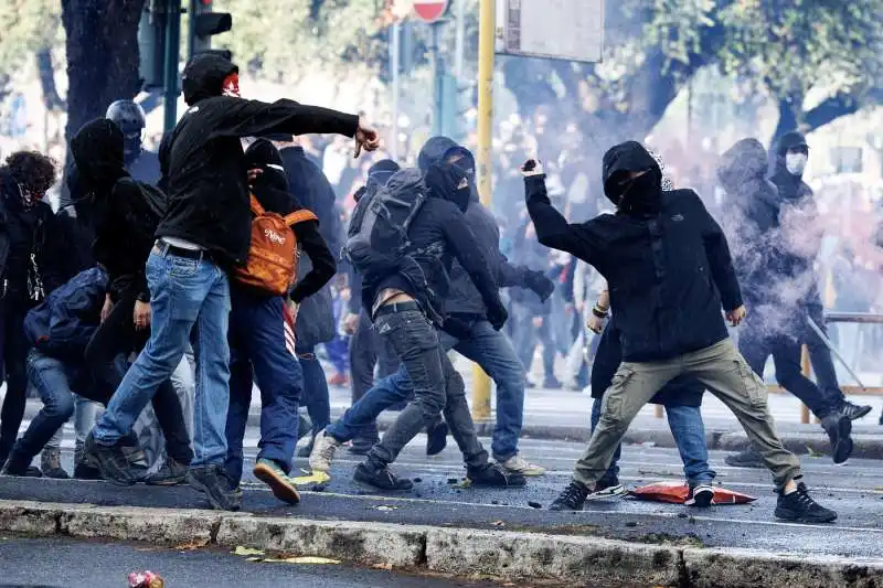 scontri alla manifestazione pro palestina di roma   foto lapresse   45