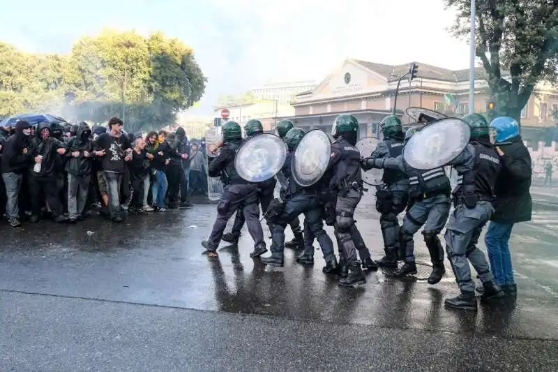 scontri alla manifestazione pro palestina di roma   foto lapresse   6