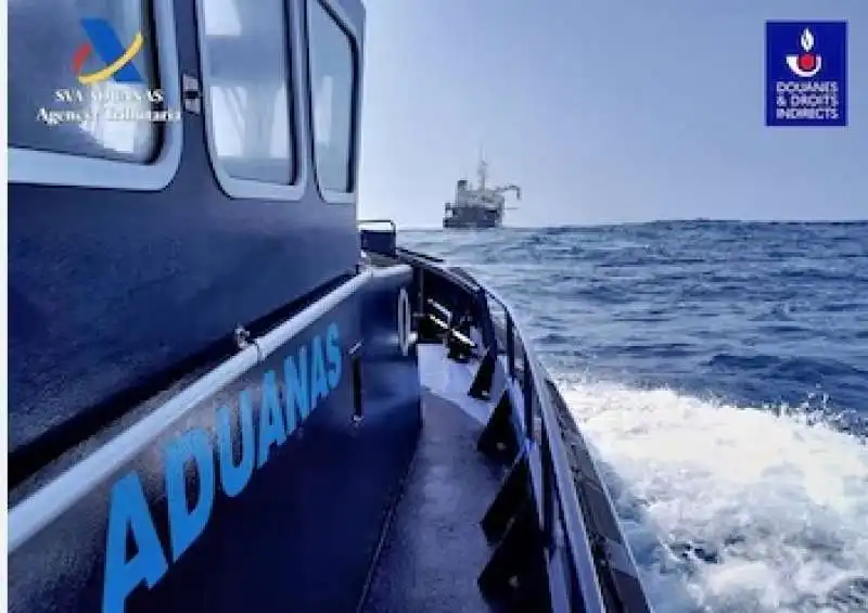 SEQUESTRO DI UNA NAVE CON 400 KG DI COCAINA A LANZAROTE