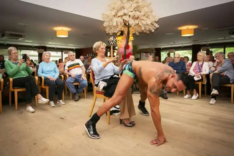 striptease nella casa di riposo di heiberg  1