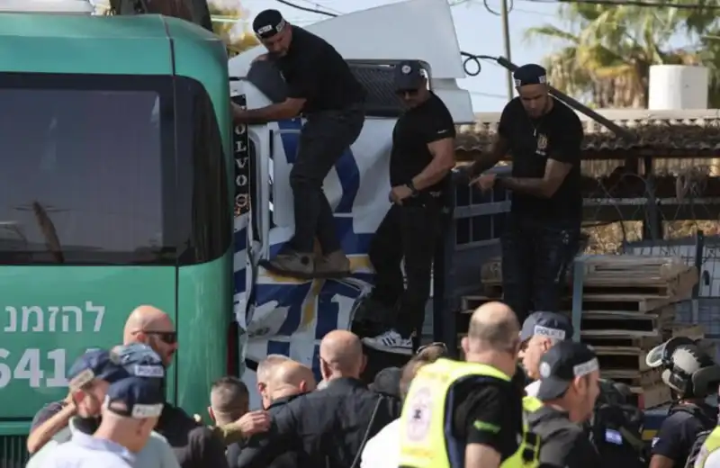 tir sulla folla a glilot a nord di tel aviv 4