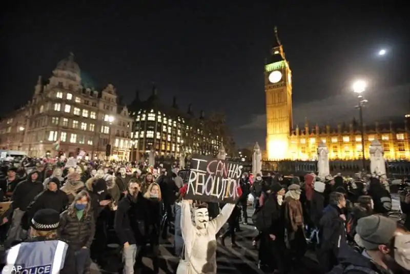 anonymous proteste a londra contro l'austerity 18