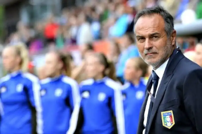 antonio cabrini con la nazionale femminile di calcio