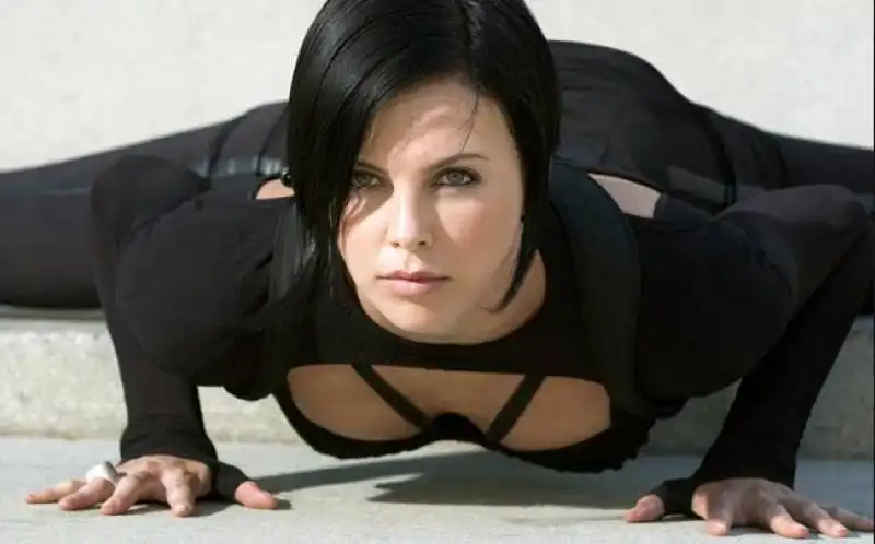 charlize theron interpreta aeon flux