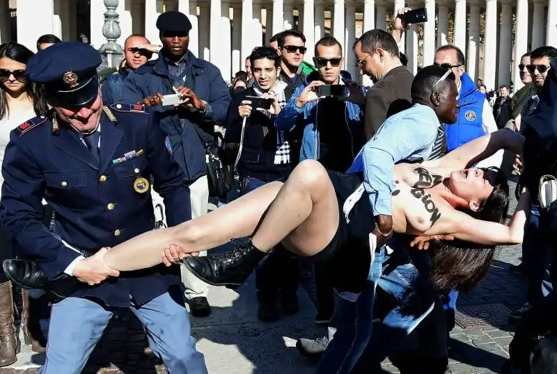 femen san pietro  4